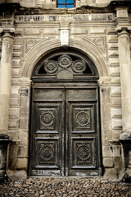 Porte dans St Antoine l'Abbaye (Isère)