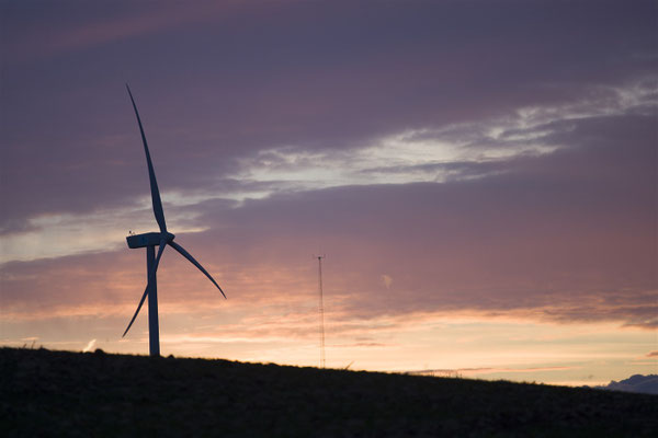 Eolienne de Beausemblant un soir d'hiver