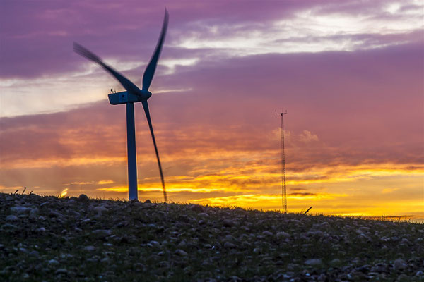 Eolienne de Beausemblant un soir d'hiver