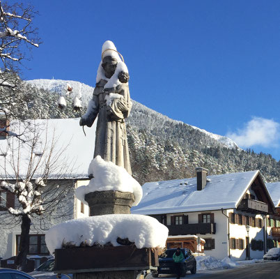 Zahnarztpraxis Berthold Pilsl in Garmisch-Partenkirchen, Sonnenbergstraße 27, im Winter