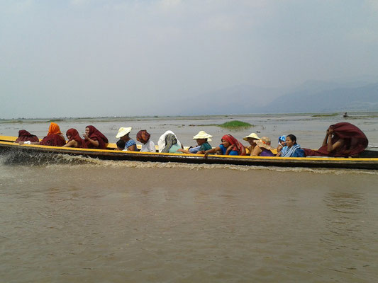 Wassertaxis sind ein wichtiges Transportmittel auf dem 22 km langen Inlesee