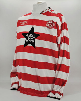 Saison 2001/2002 - 3. Liga - Regionalliga Nord - Trikot, Heimtrikot, matchworn, Nr. 9, Asmir Dzafic, Umbro, Die Toten Hosen