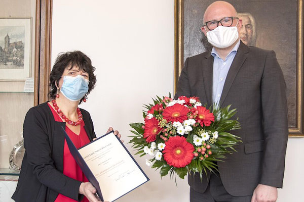 Marion Boes und OB Sören Link mit ... (Foto: Marion Boes)