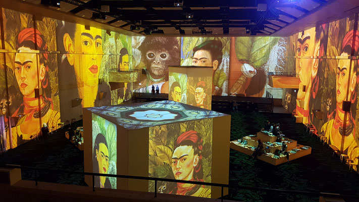 Ausstellungsbesuch «VIVA FRIDA KAHLO» in der Lichthalle MAAG, in Zürich. Foto by Kunstwirtschaftler