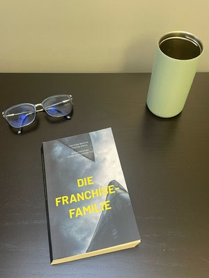«Die Franchise-Familie» von Jennifer in zwei Tagen auf einer Kreuzfahrt gelesen! © Privatbesitz 2024