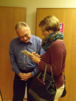 Herr Schatz im Gespräch mit der Presse