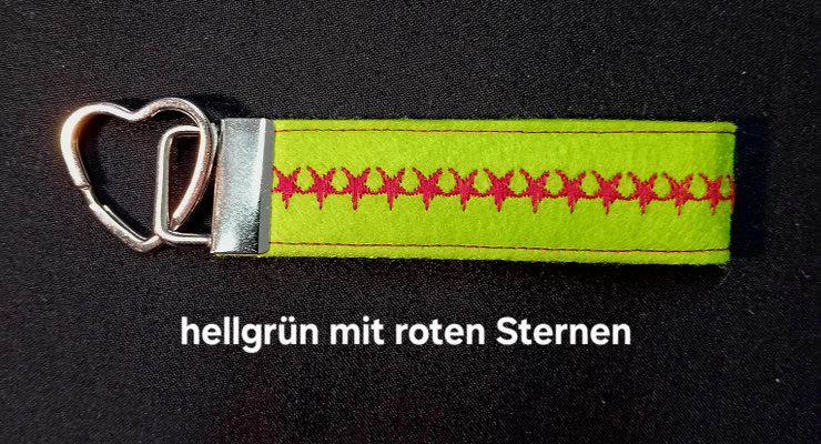 Schlüsselanhänger mit Herzring und Sternmotiv aus Filz - Handarbeit zu kaufen