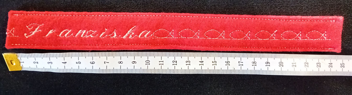 personalisierter Schlüsselanhänger aus Filz im Herstellungsprozess