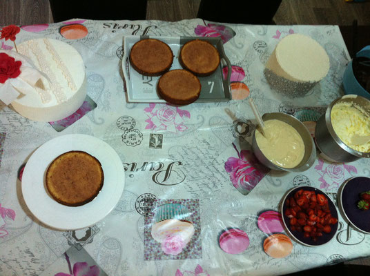 Molly cake à la fraise et menthe, crème pâtissière, crème chantilly, fraises fraîches et ganache chocolat noir