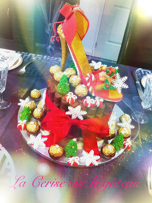 Molly cake, ganache montée aux Kinder Schoko-Bons et Kinder Bueno. Dessert orné de l'Escarpin de Noël inspiré de Melle Blush