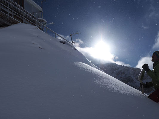 Ce jeudi matin 9h, une belle éclaircie sur la neige de la nuit...