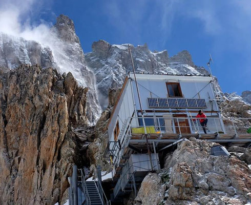 La Meije retrouve son refuge et bientôt ses alpinistes... et skieurs alpinistes !