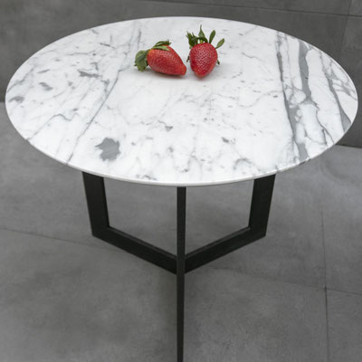 Round coffee table from white marble with grey veins