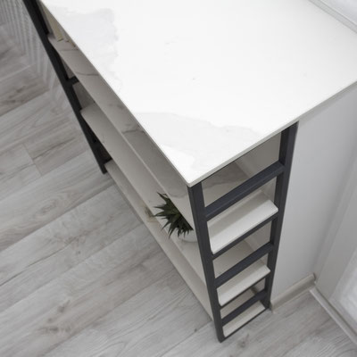 Palangė ir lentynos iš keraminio akmens Laminam