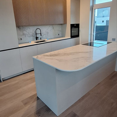 Kitchen island from Silestone Versailles Ivory engineered stone