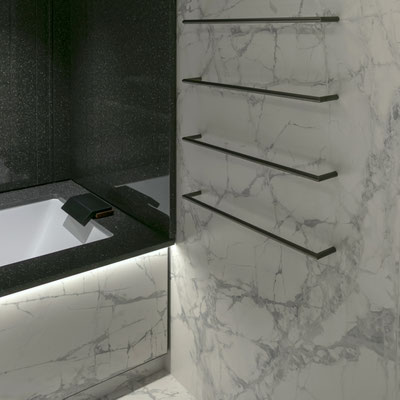 Bathroom walls in ceramic stone