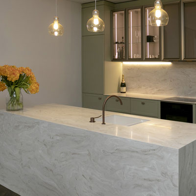 Kitchen island in acrylic stone with built-in ceramic sink 