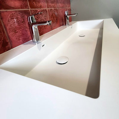 Bathroom vanity with integrated double sink from Corian / fabricator - Gforma