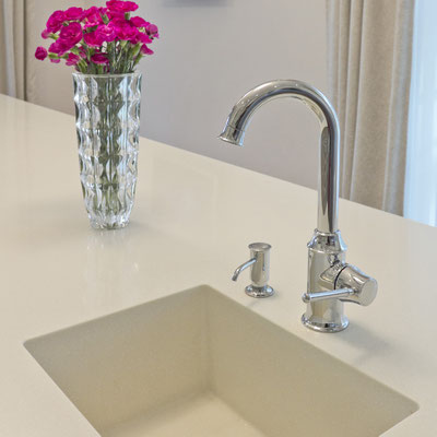 Kitchen island top in solid surface with integrated sink 
