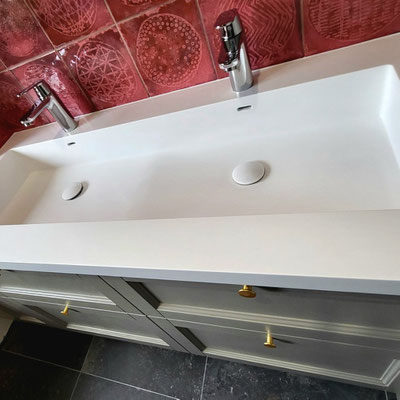 White vanity from solid surface with integrated double sink / fabricator - Gforma