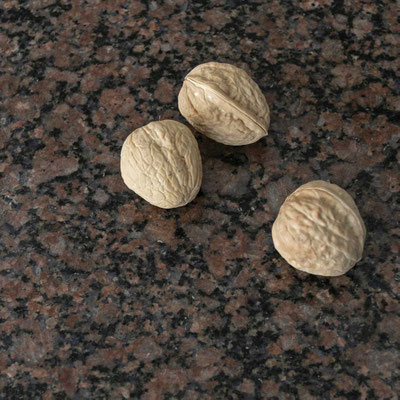 Rausvai juodas granitas 