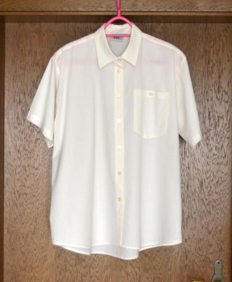 Bluse Kurzarm, cremefarben mit Brusttasche