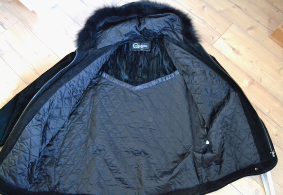 Wildlederjacke schwarz-bunt mit Kapuze
