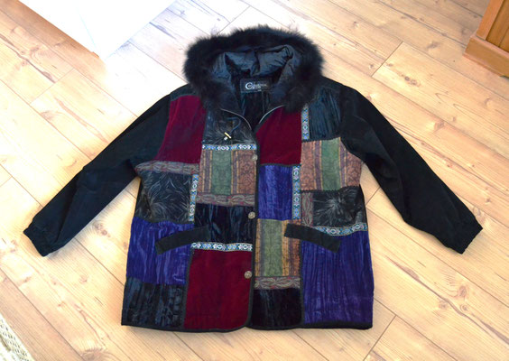 Wildlederjacke schwarz-bunt mit Kapuze