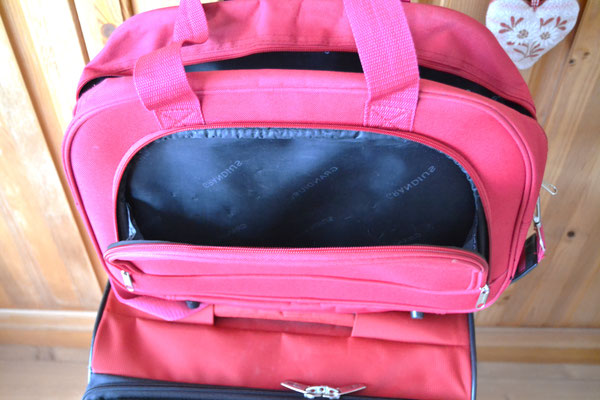 Koffer-Trolly mit Kosmetiktasche rot-schwarz