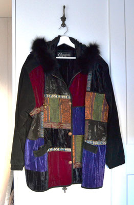 Wildlederjacke schwarz-bunt mit Kapuze