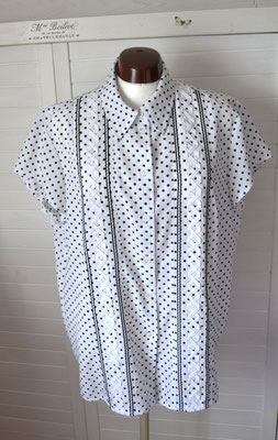 Bluse Kurzarm weiß mit kleinen schwarzen Punkten