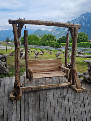 Dondolo in legno