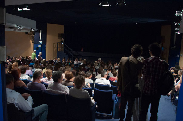 "Les femmes sont des salauds comme les autres". Une Avant-première comble, 315 fauteuils, premier public... Théâtre des Abondances, à Boulogne...