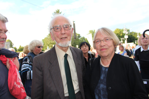 Erhard Eppler und Antje Vollmer. Gedenkveranstaltung Sowjetisches Ehrenmal Berlin Mitte. Foto: Helga Karl 22. Juni 2026