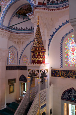 Der prächtige Minbar Sehitlik-Moschee in Berlin. Foto: Helga Karl