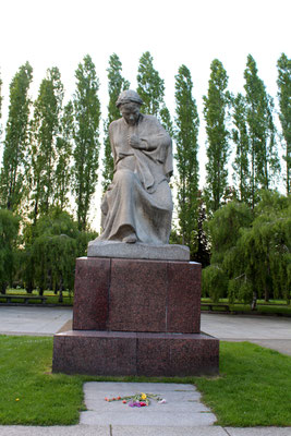 © Helga Karl. Sowjetisches Ehrenmal Treptower Park, 16.4.2014; Mutter Heimat