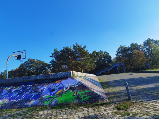 Platz des Sports im Hans Baluschek Park in Schöneberg. Foto: Helga Karl