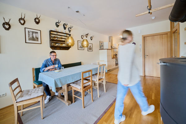 Großer Wohn- und Essbereich im Seeappartement Altaussee für Familien und Freunde