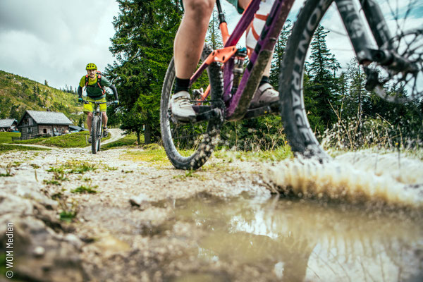 Mountainbike-Tour im Salzkammergut auf Naturtrail mit Wasserquerung