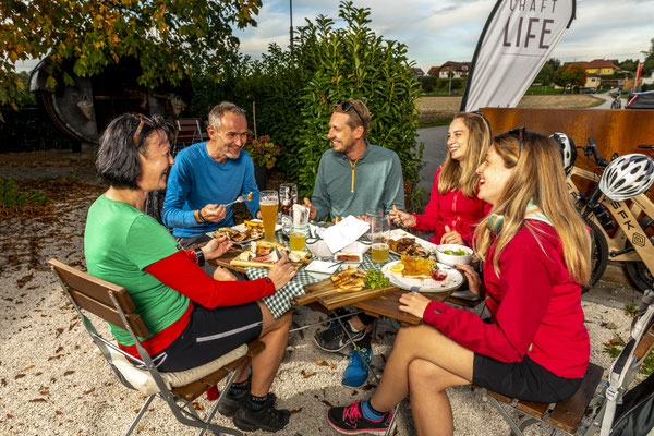 Einkehr bei einer Radtour im Salzkammergut – regionale Küche und entspannte Pause