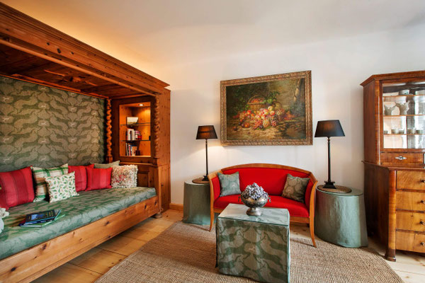 Traditioneller Wohnbereich im Garden Cottage in Altaussee mit alpinem Ambiente