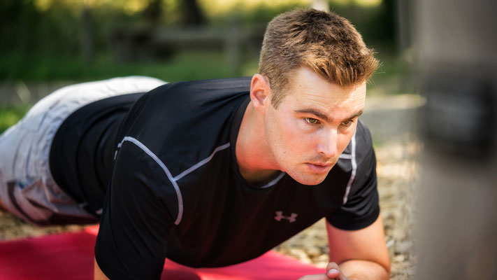 Sport Fotostrecke - Outdoor Traning auf dem Trimm Dich Pfad mit Sebastian Schlüter