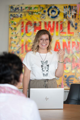 Ursula Uhlig - Herz und Hand Coaching - Fotografin für Personal Branding Portraits Frankfurt am Main & Hochtaunuskreis Melina Johannsen