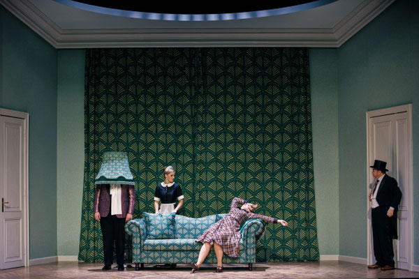Brett Sprague (Alfred), Martha Eason (Adele), Ks. Ina Schlingensiepen (Rosalinde), Ks. Matthias Wohlbrecht (Eisenstein)