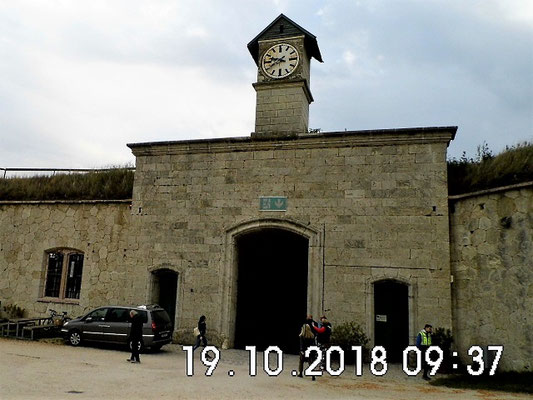Der Einfahrtbogen zum Fort