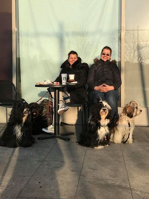 Tag 1: Belohnungskaffee an der Donaupromenade