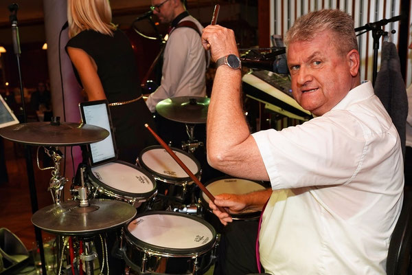 Partypower mit Sound Express - Jürgen an den Drums