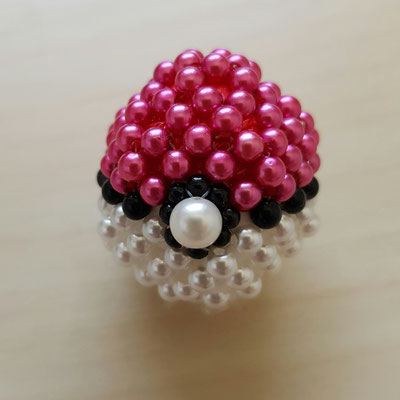 Poké-Ball, 4mm Wachsperlen, Anleitung gefunden im Internet