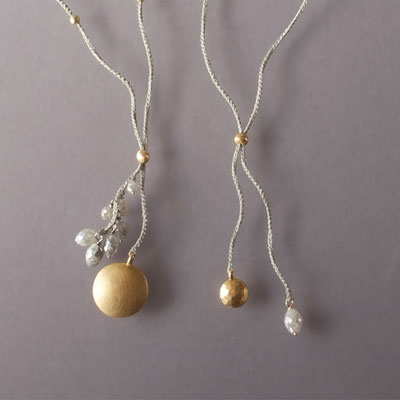 Colliers 750er Gold, graue Diamanten, Polyestergarn