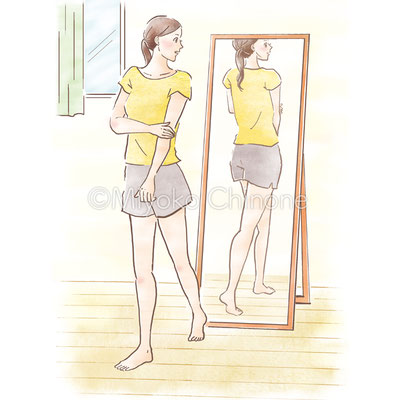 鏡で後ろ姿を確認している女性のイラスト